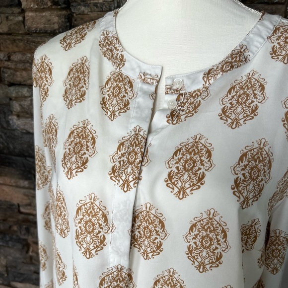 Elegant White and Gold Patterned Women's Top - Picture 2 of 12